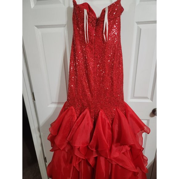 Clarisse Strapless Mermaid Sequin Bottom Ruffled Dress Red. Size 4 - Picture 4 of 7